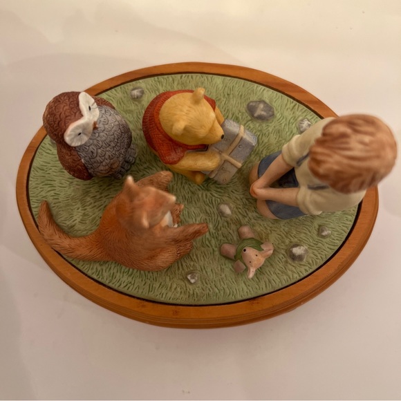 Classic Winnie The Pooh Three Cheers Musical Figurine Style 8176 Plays Memories - Picture 3 of 14